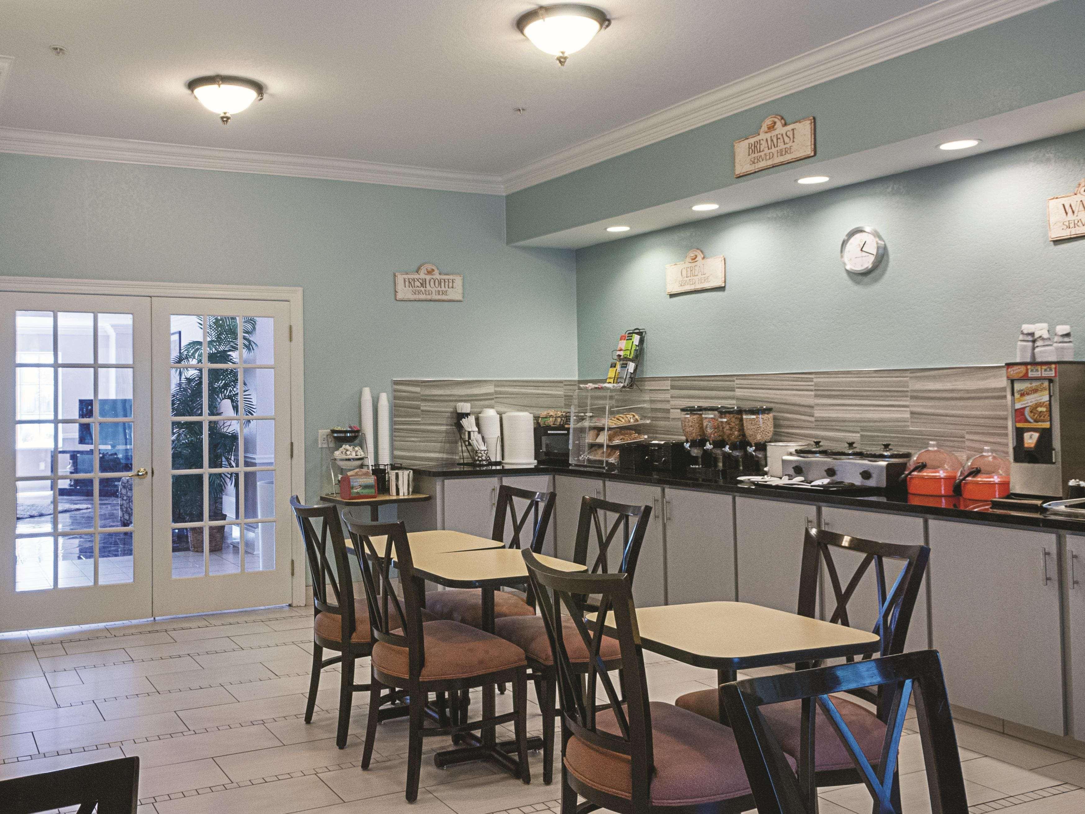 La Quinta By Wyndham - North Shore Area Hotel 3*