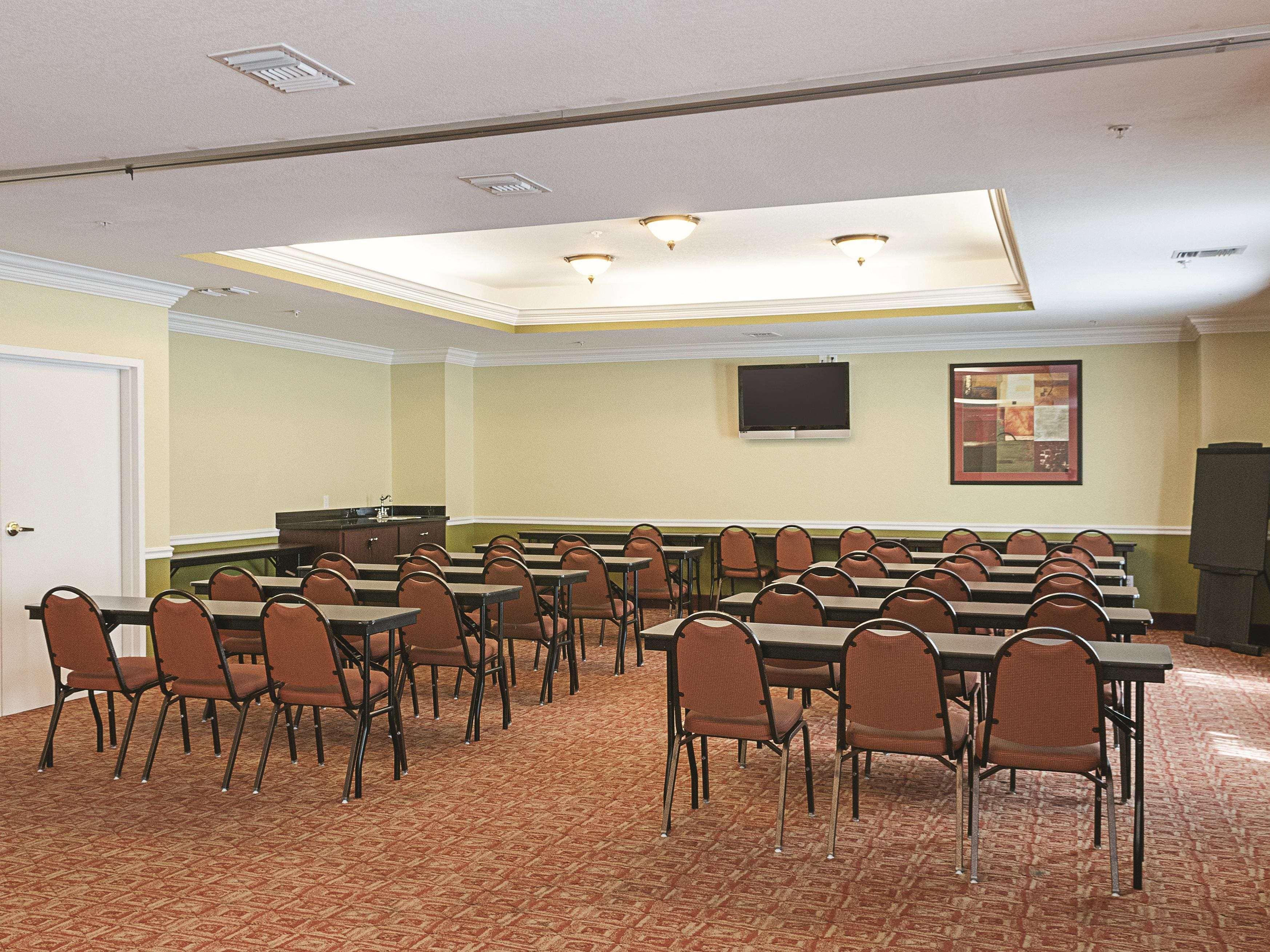 La Quinta By Wyndham - North Shore Area Hotel 3*