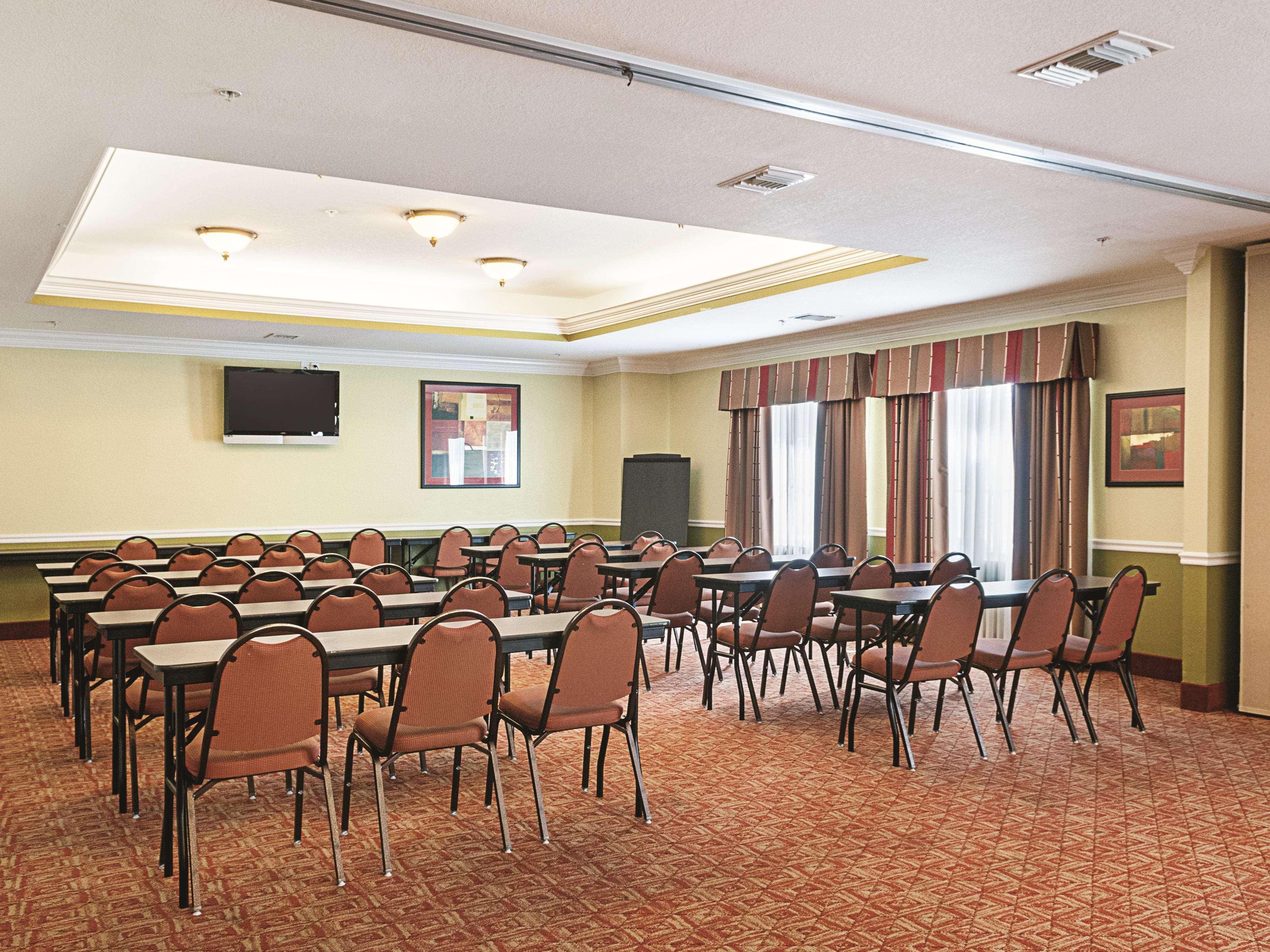 La Quinta By Wyndham - North Shore Area Hotel 3*